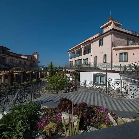 L' Araba Fenice & מלון