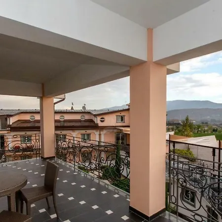 L' Araba Fenice & 5*